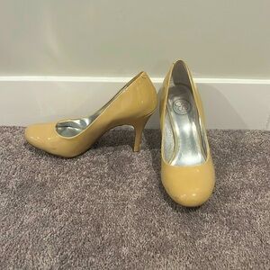 Nude heels size 8